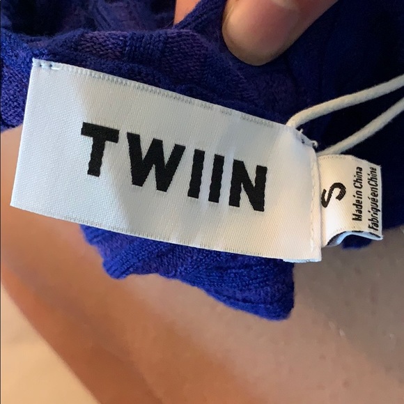 Cute mocked cropped sweater! - Picture 5 of 6